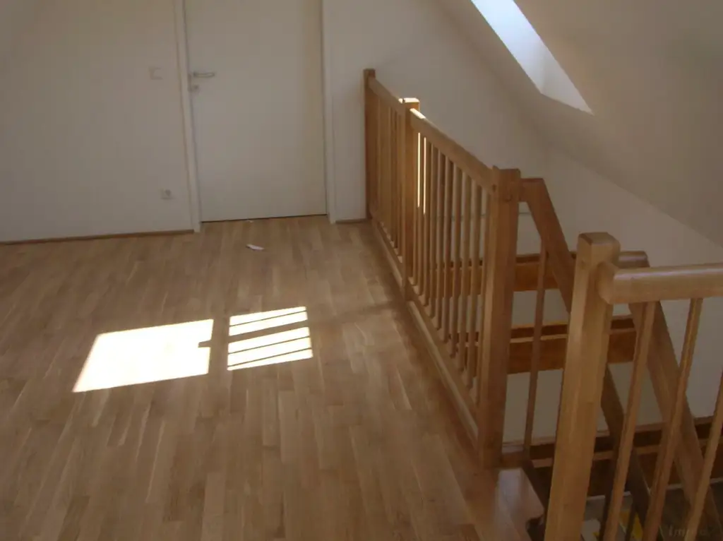 Sofortbezug: Dachgeschosswohnung im 2.OG ohne Lift-mit 2 Bädern und Galerie