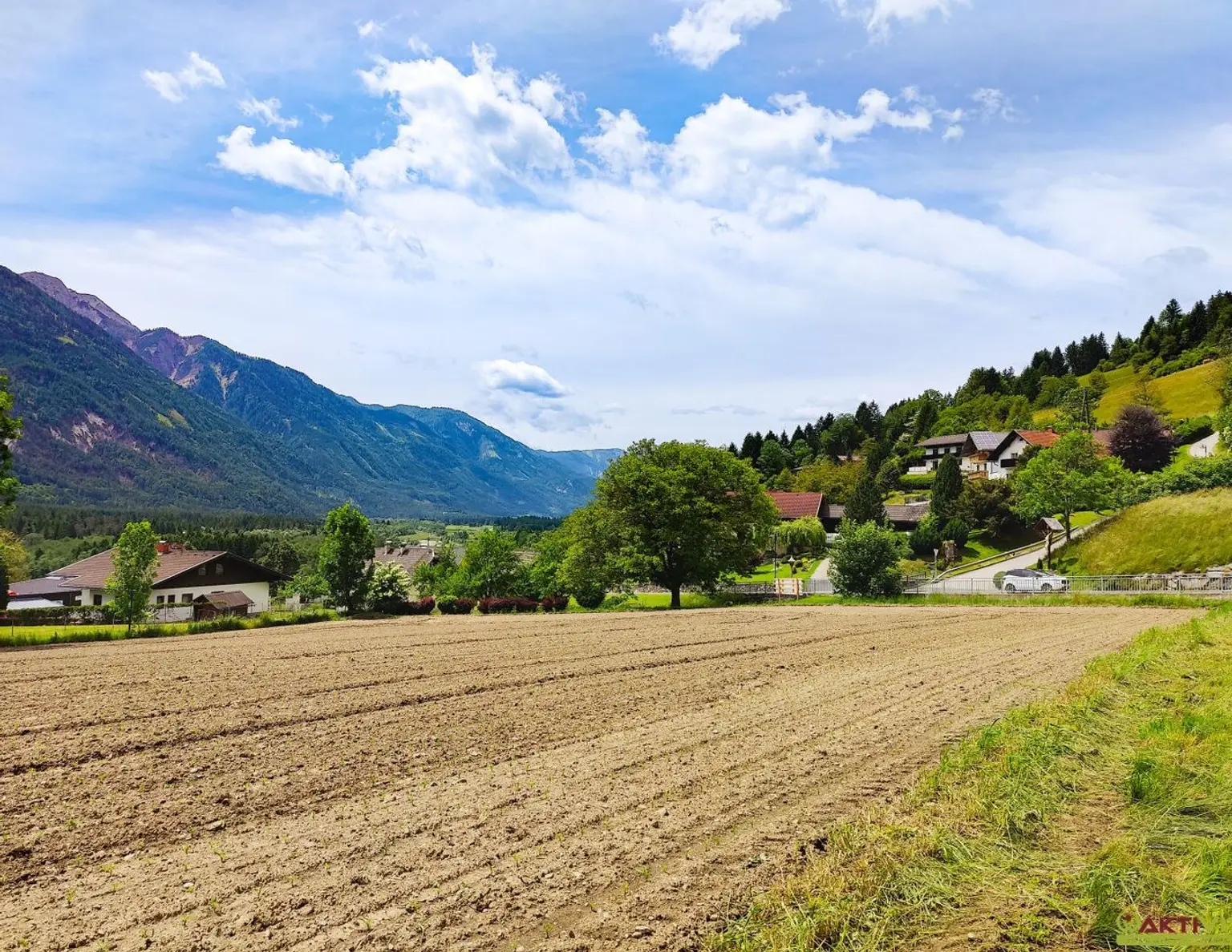 Großes Baugrundstück mit Grünblick in Berg im Drautal. - Zwei Parzellen, teilbar und Doppelhaus möglich.