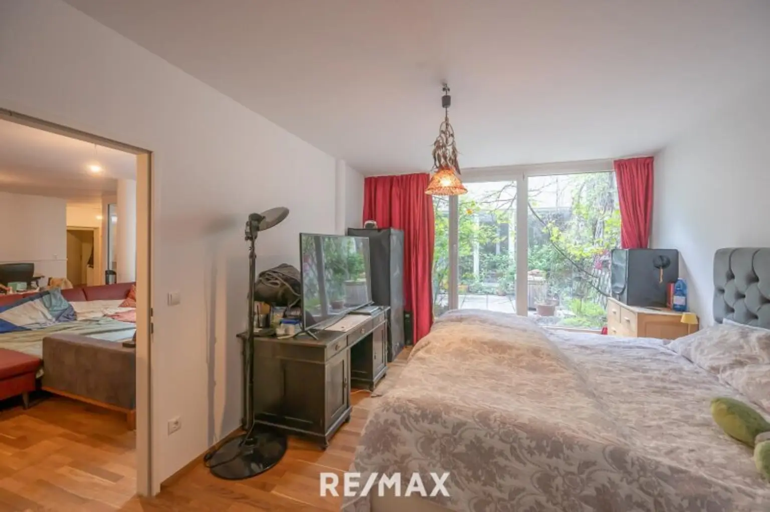 Traumhafte 6 - Zimmer - Wohnung / Büro mit grünem Innenhof in ruhiger sensationeller Lage in Hernals