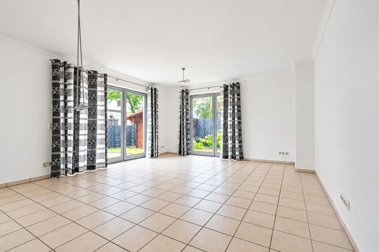 Wohn-/ Esszimmer