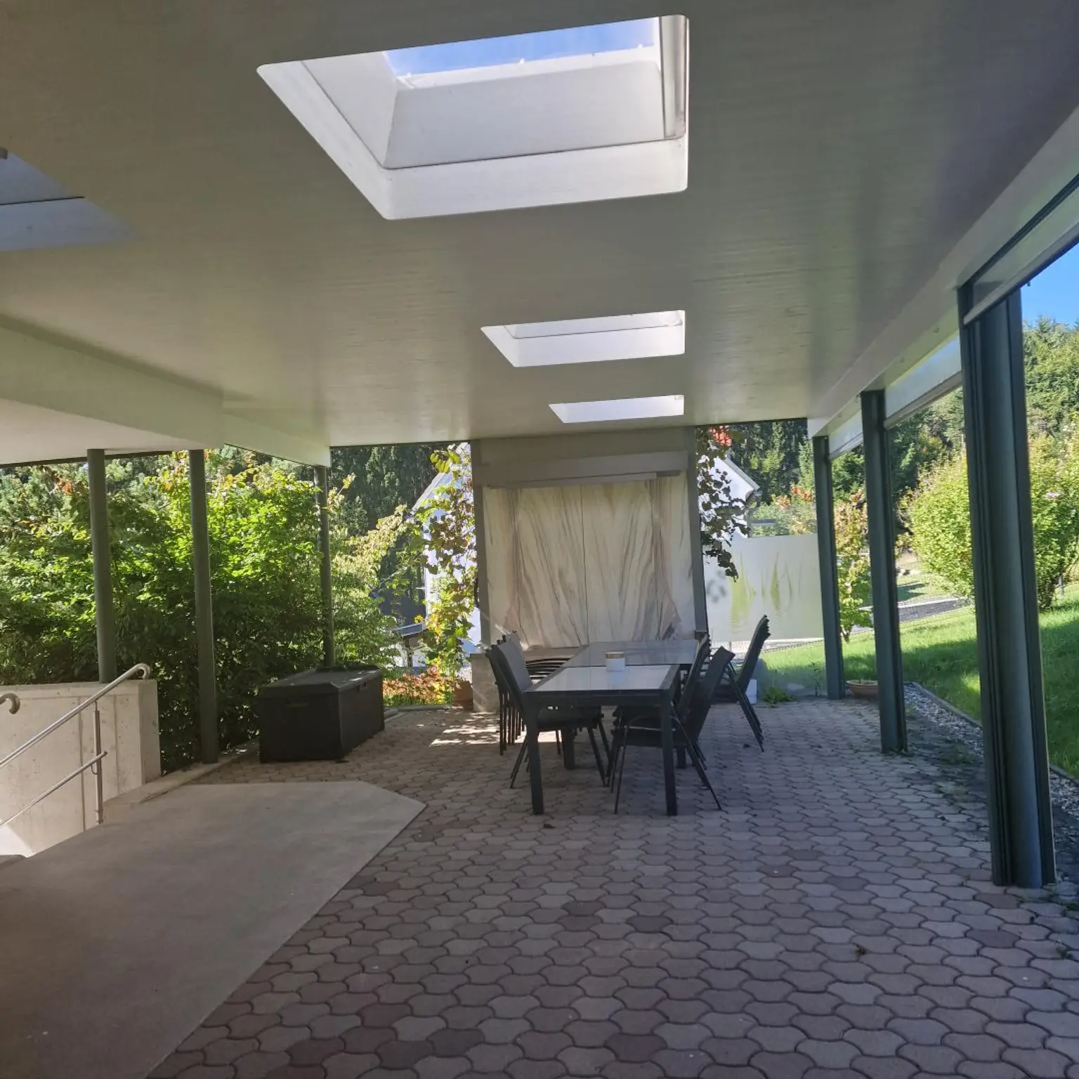 Einziehen und genießen! Sonniges Einfamilienhaus mit Doppelgarage, Terrasse uvm