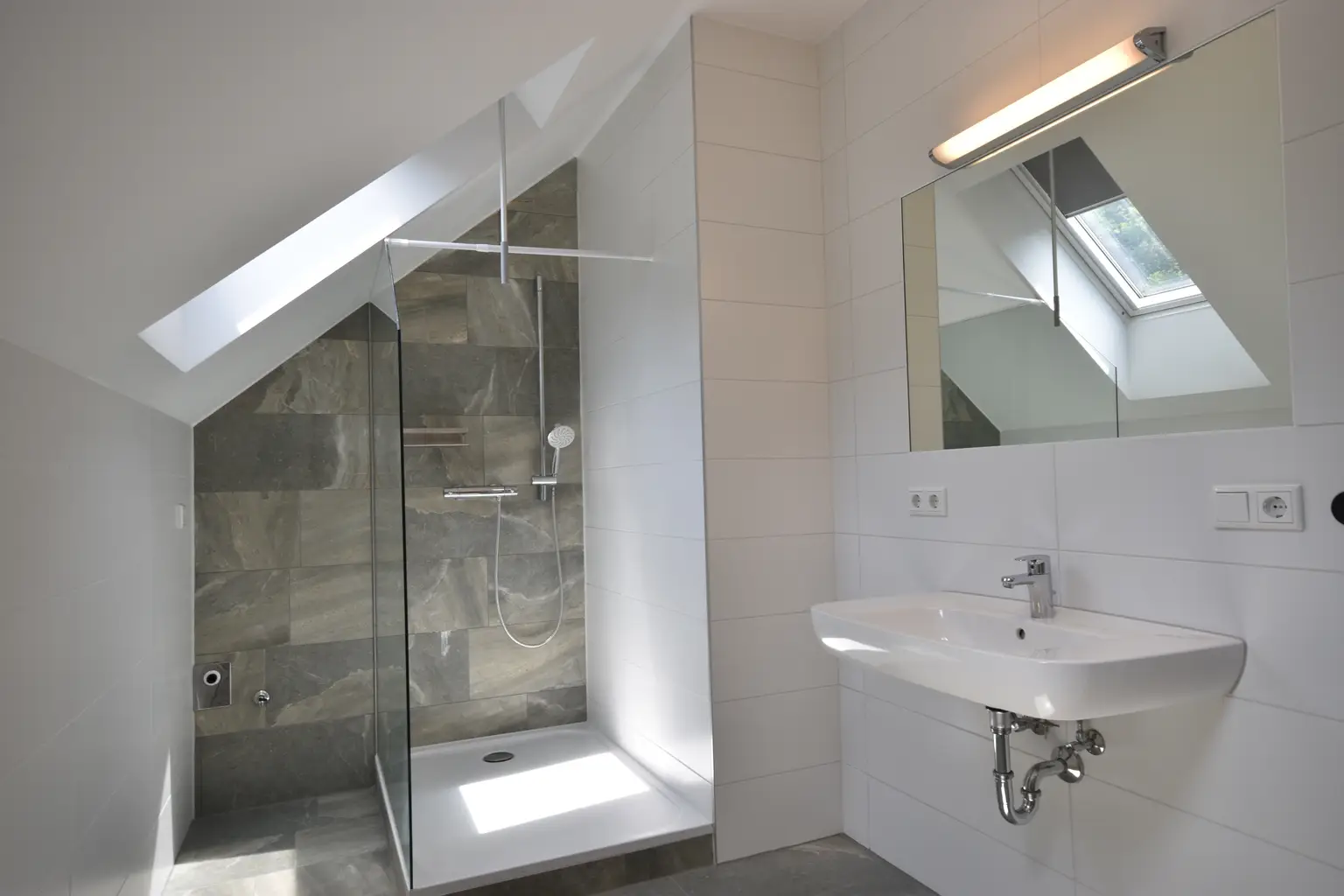 "GRÖDIG - Moderne und gemütliche 2 Zimmer Dachgeschosswohnung"