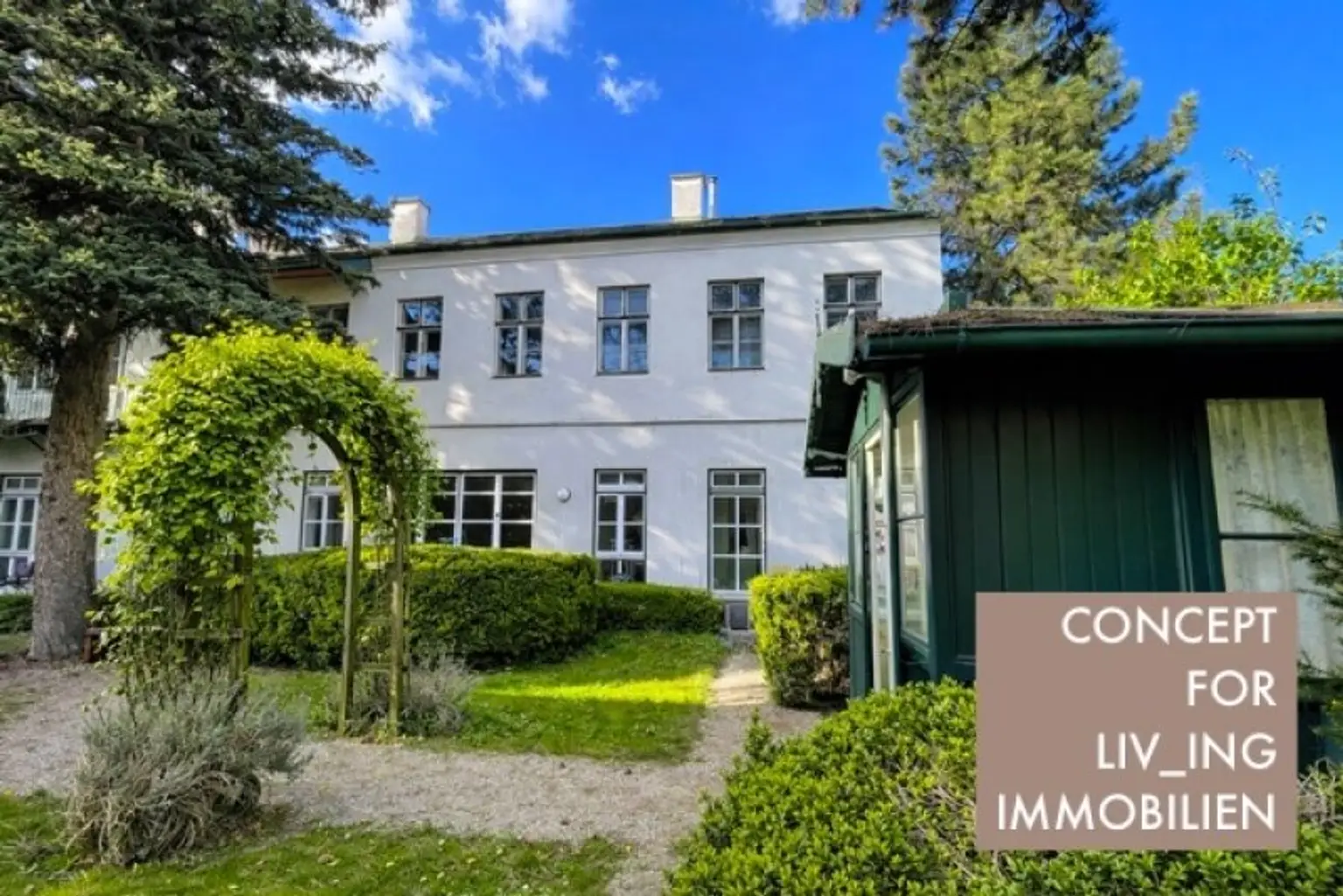 4 Zimmer Altbauflair in Altwiener Fuhrwerkerhaus. 88m2. Idyllischer Allgemeingarten. Sanierungsbedarf. Nahe Schloss Schönbrunn &Hietzing.
