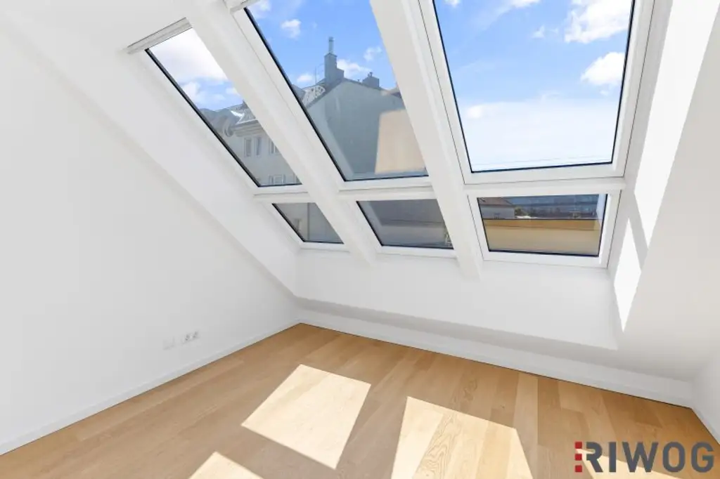 Imposante und sehr helle Dachgeschosswohnung mit 2 Terrassen und hochwertiger Ausstattung in ehemlaigen Fuhrwerkhaus