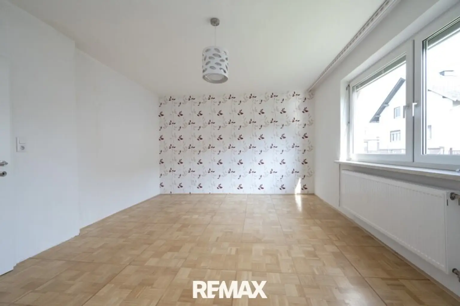 Voll unterkellertes Zweifamilienhaus mit Garten, Carport & Garage in sonniger Zentrumslage von Bad Hall!