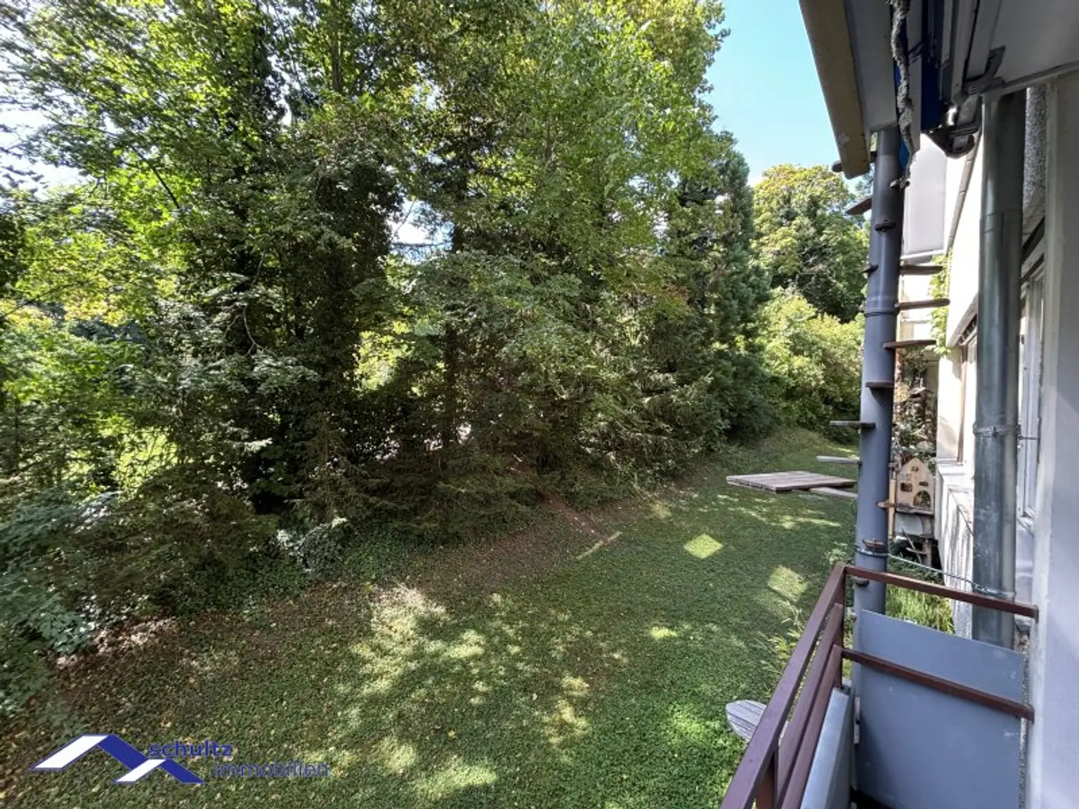 SCHULTZ IMMOBILIEN - Charmante 2-Zimmer-Wohnung in Baden! Ruhelage!  Balkon und Garage!