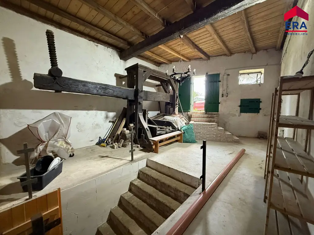 Presshaus mit renoviertem Weinkeller in 2130 Siebenhirten