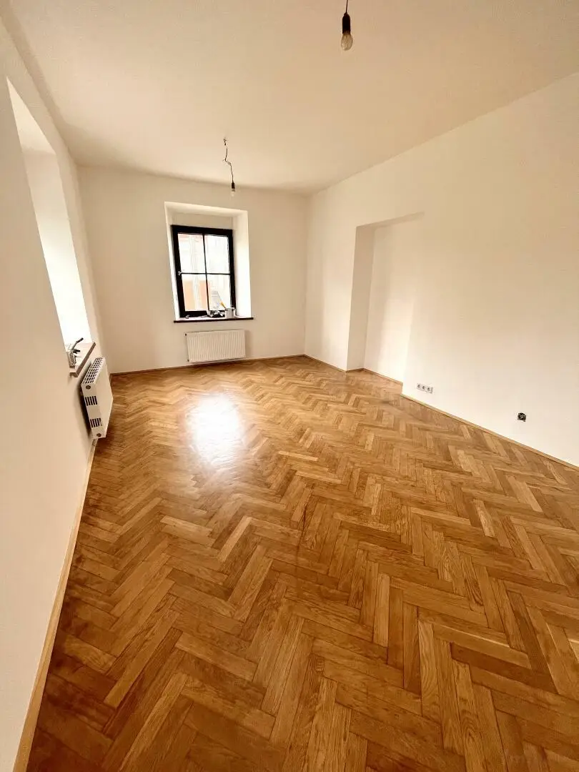 Erstbezug nach Generalsanierung: 2 Raum Wohnung im EG mit Terrasse,