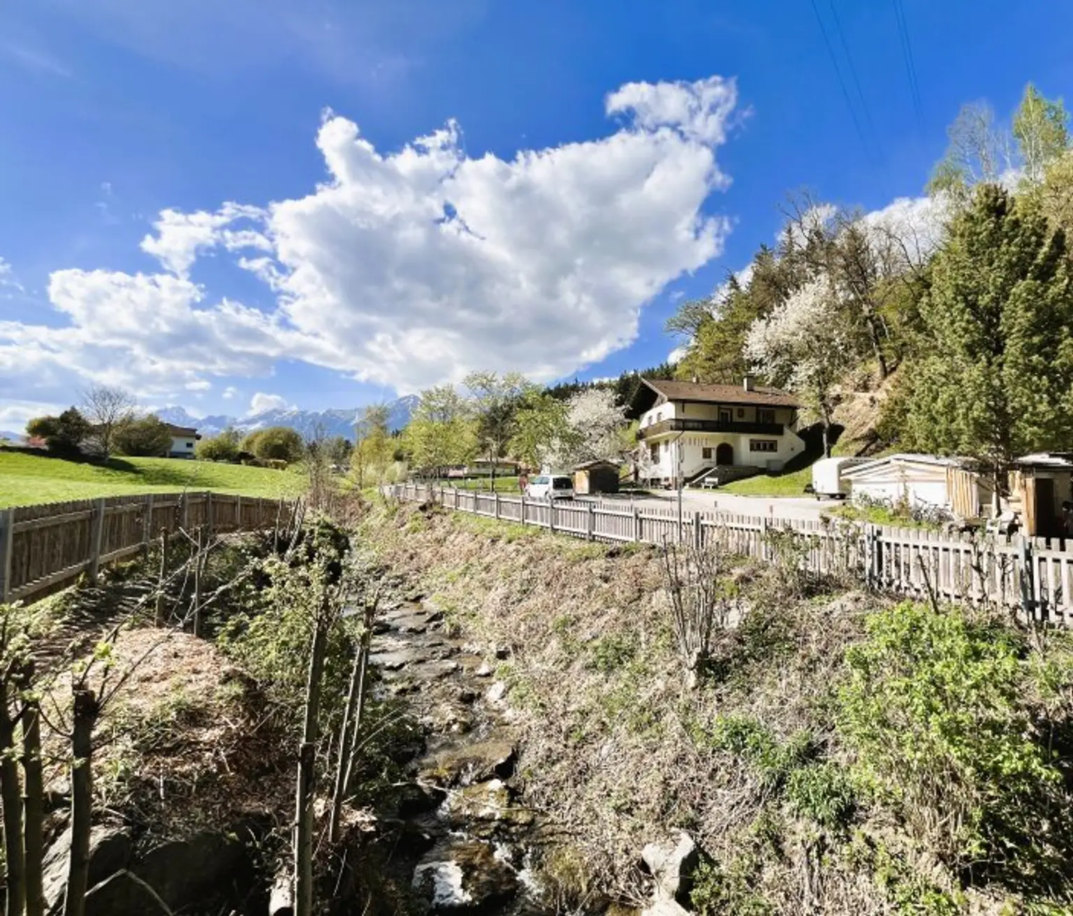 TRAUMLAGE: Sonniges Baugrundstück nahe Innsbruck im GRÜNEN - PERFEKT für die ganze FAMILIE!