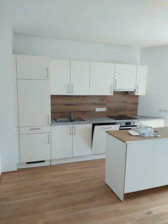 großzügige 5-Zimmer-Neubauwohnung mit zwei kleinen Terrassen und Tiefgarage im Villenvierteln zwischen UNI und LKH - Nähe Hilmteich