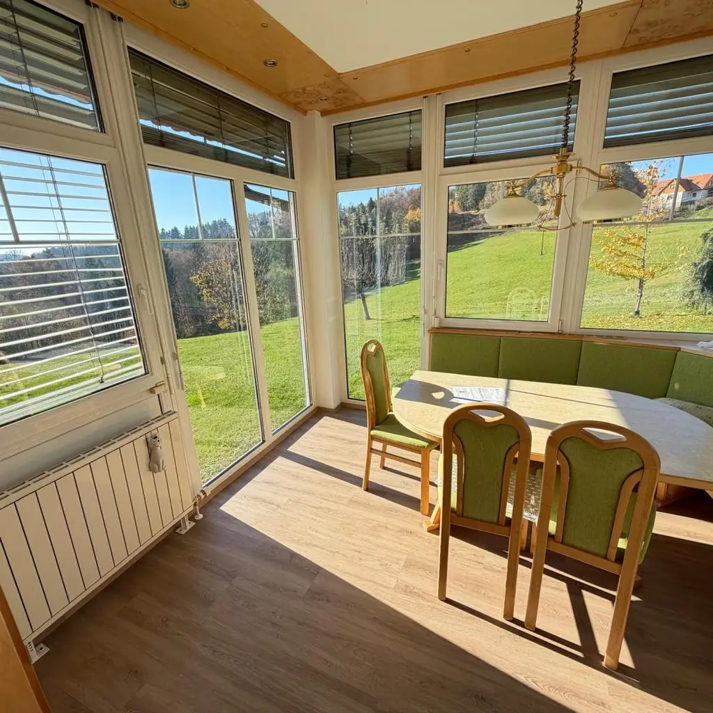 Wohnen in Aussichtslage mitten in der Natur auf  8 Ha. Grund, ehemalige Hofstelle!