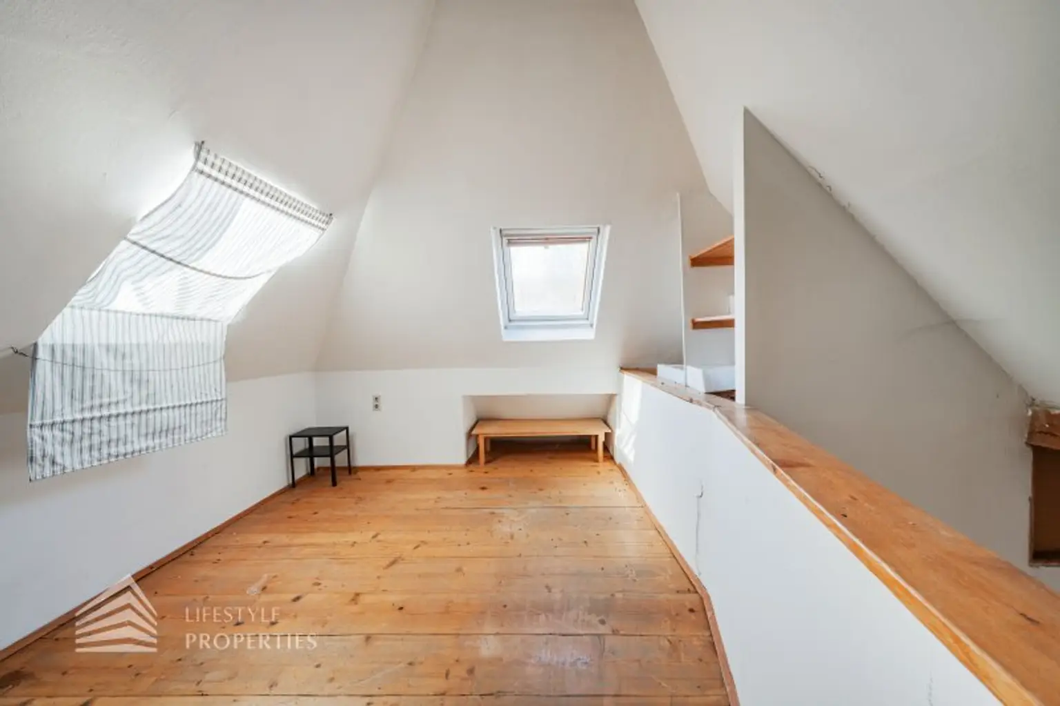 Exklusives Baugrundstück in einzigartiger Lage mit Einreichplanung!