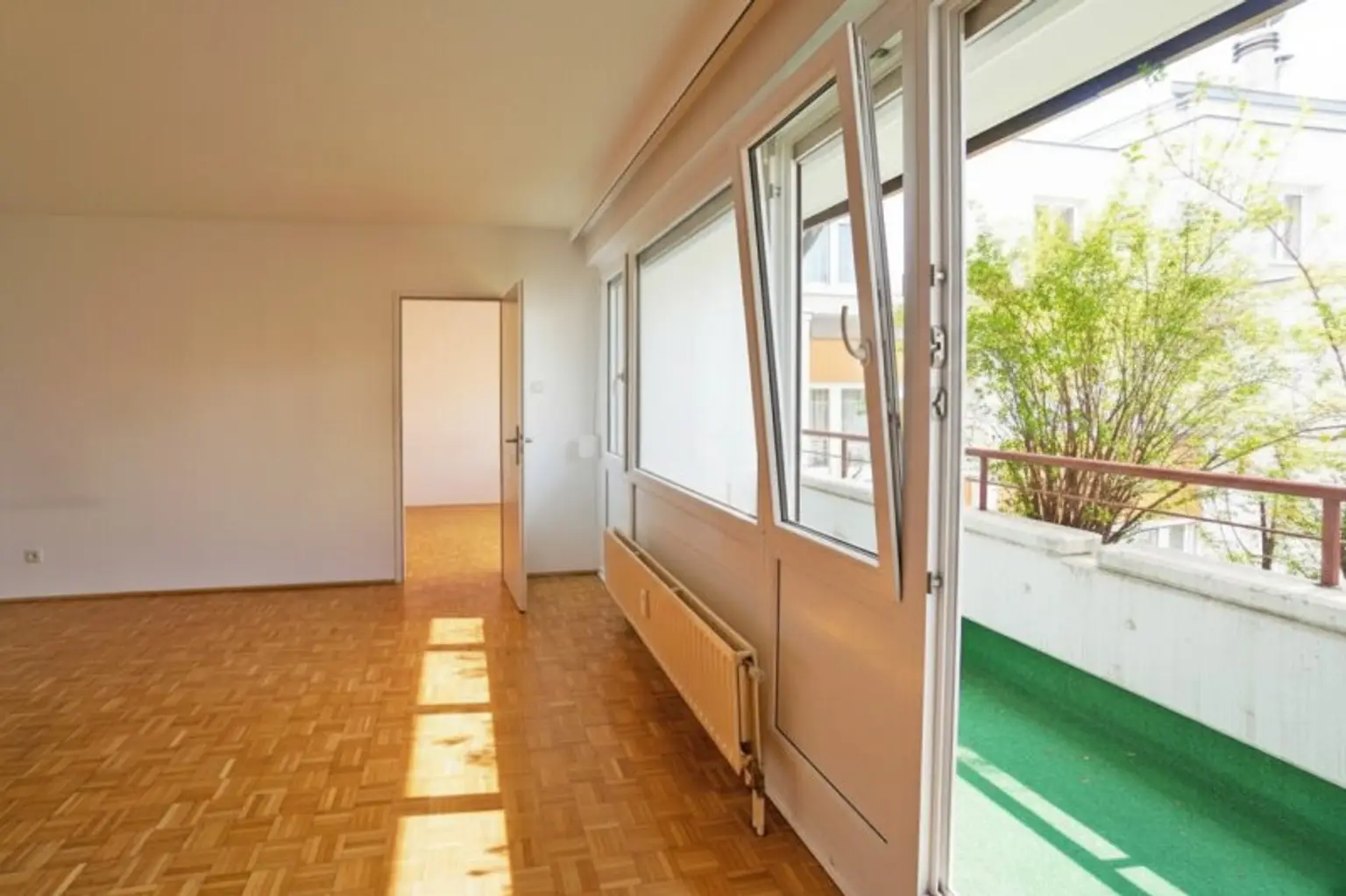 Wohnzimmer Richtung Zimmer 1