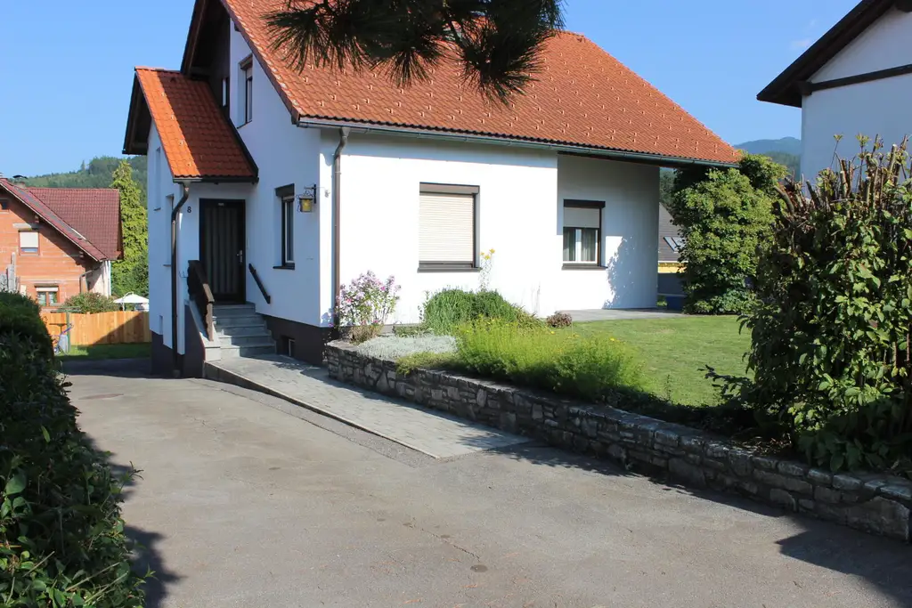 Schönes Wohnhaus in bester Lage in Weißkirchen