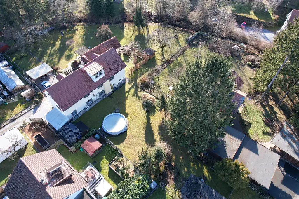 Großzügiges Einfamilienhaus mit viel Platz, hohem Potenzial und hoher Bebauungsdichte – Ideal für Familien oder Investoren