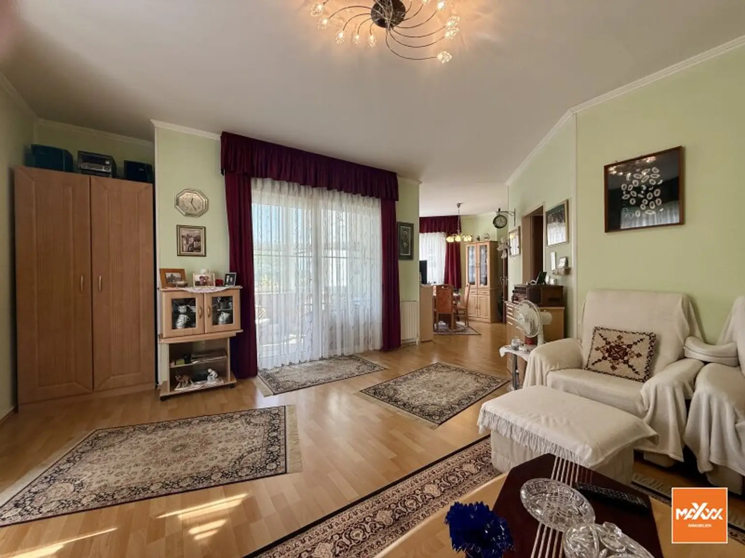 3-Zimmer-Wohnung mit verglaster Loggia und Grünblick!