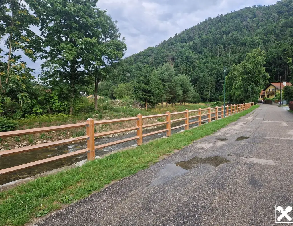 EINE SELTENE GELEGENHEIT: BAUGRUNDSTÜCK MIT EIGENEM WALD MIT HERRLICHEM AUSBLICK DIREKT AM WASSER