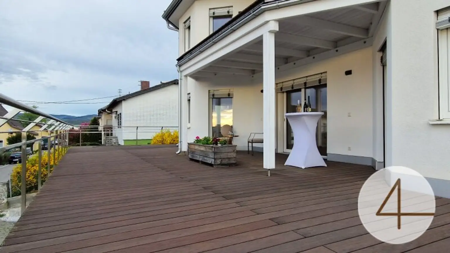 Ihr Freiluft - Wohnzimmer Terrassenvilla der Extraklasse