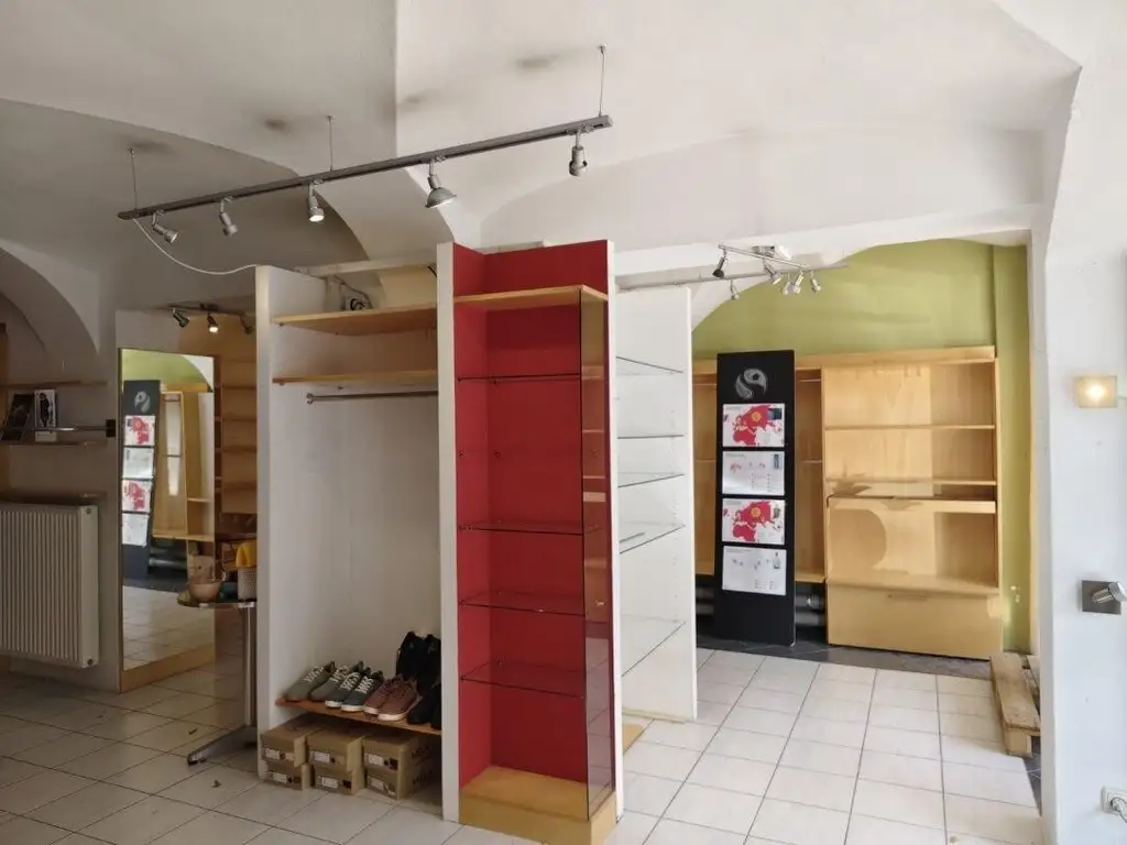 Geschäftsfläche Mitten am Kaiser-Josef-Platz - SOFORT VERFÜGBAR