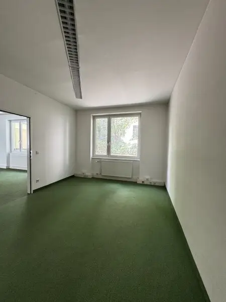 Repräsentative Büro mit Stellplatz- oder Praxisfläche in 1040 Wien