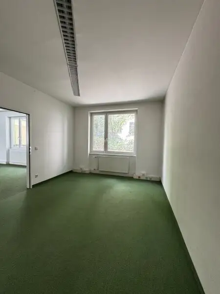 Repräsentative Büro mit Stellplatz- oder Praxisfläche in 1040 Wien