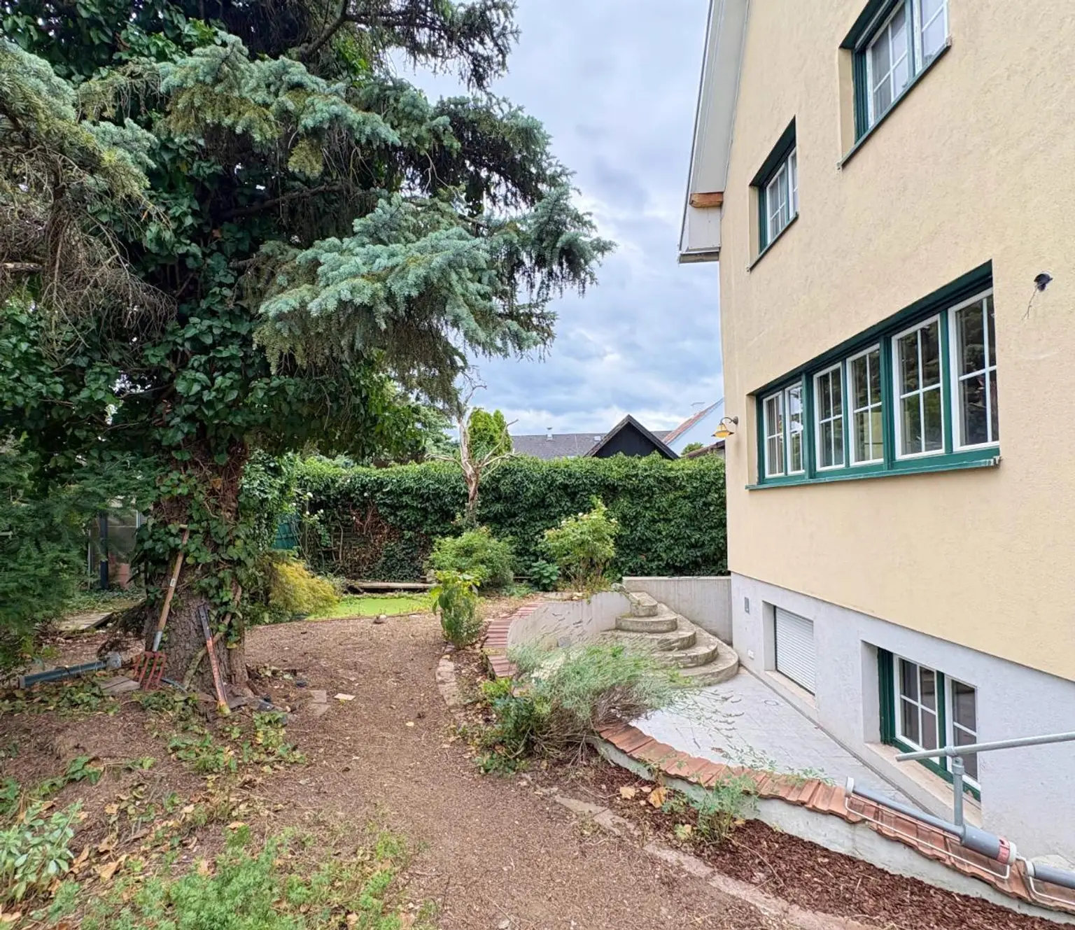 03. Haus Gartenansicht Terrasse