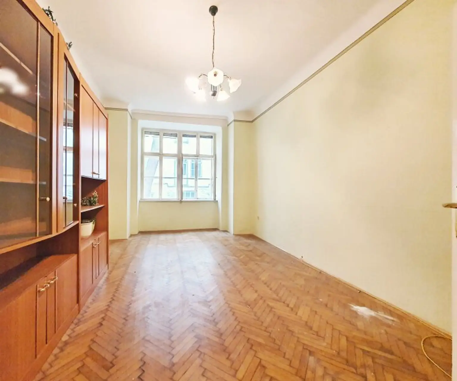 ++NEU++ ALTBAU-CHARME & Top-Lage!  2,5-Zimmer-Perle perfekt als Anlage beim Ebner-Eschenbach-Park!