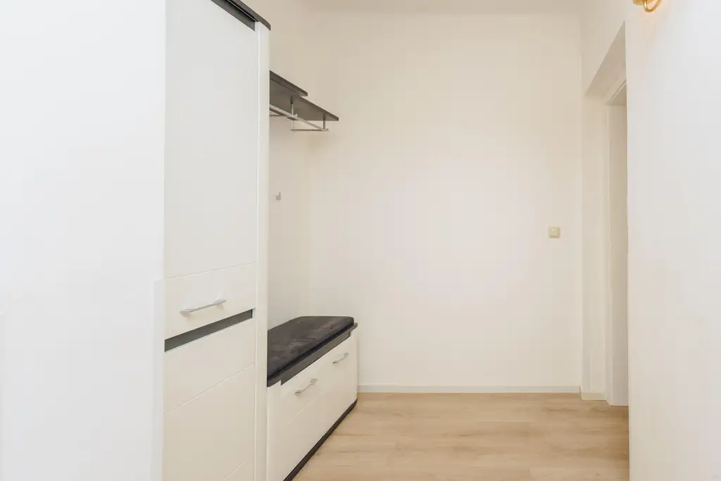 8020 Eggenberg - Eine gepflegte, renovierte , 2 Zimmer-Wohnung mit sonniger Loggia!