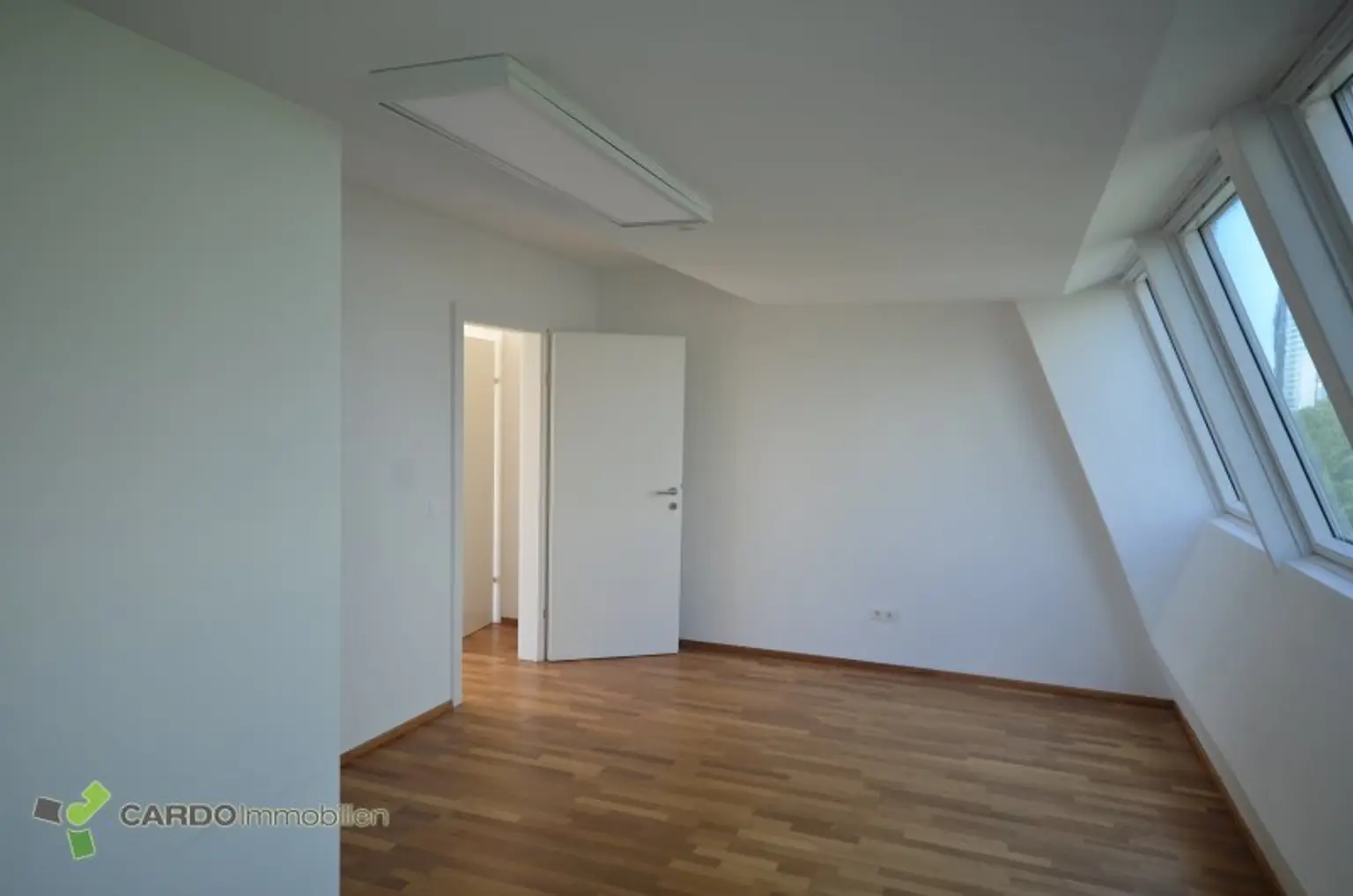 Maissonette, Attraktive Gewerbefläche zu vermieten – ca. 260 m², Nähe UNO City & U-Bahn