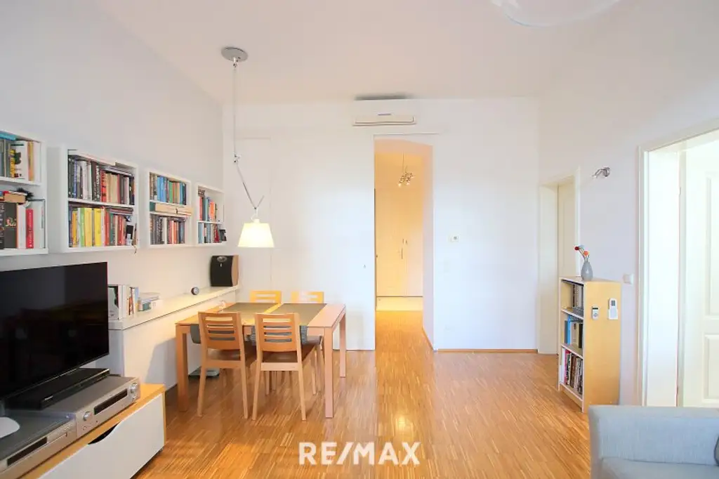 Wunderschöne Altbauwohnung - 2 Zimmer mit perfektem Grundriss, barrierefrei!