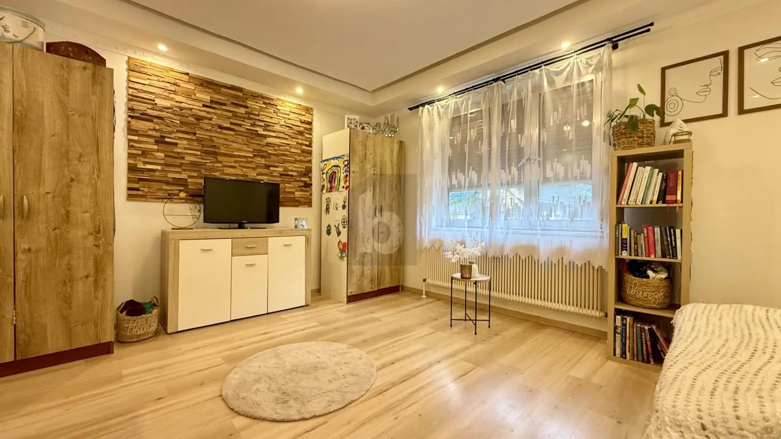 IN TOP RUHELAGE MIT VOLLKELLER UND MODERNISIERTEM WOHNRAUM