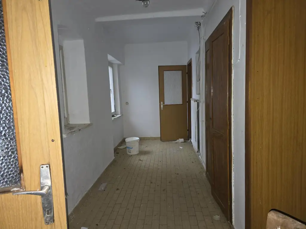 Dreikanthof mit vier Grundstücken in einer Sackgasse (ruhige Lage)