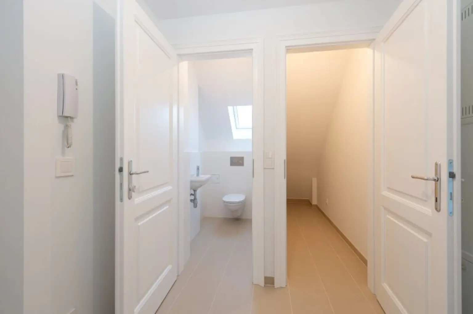 1. Dezember 2025:  2 Schlafzimmer, großzügige TOP Wohnküche, Klimaanlage, Fußbodenheizung | December 1st, 2025 2-bedroom unit featuring a spacious premium open-plan kitchen/lounge, A/C, and underfloor heating