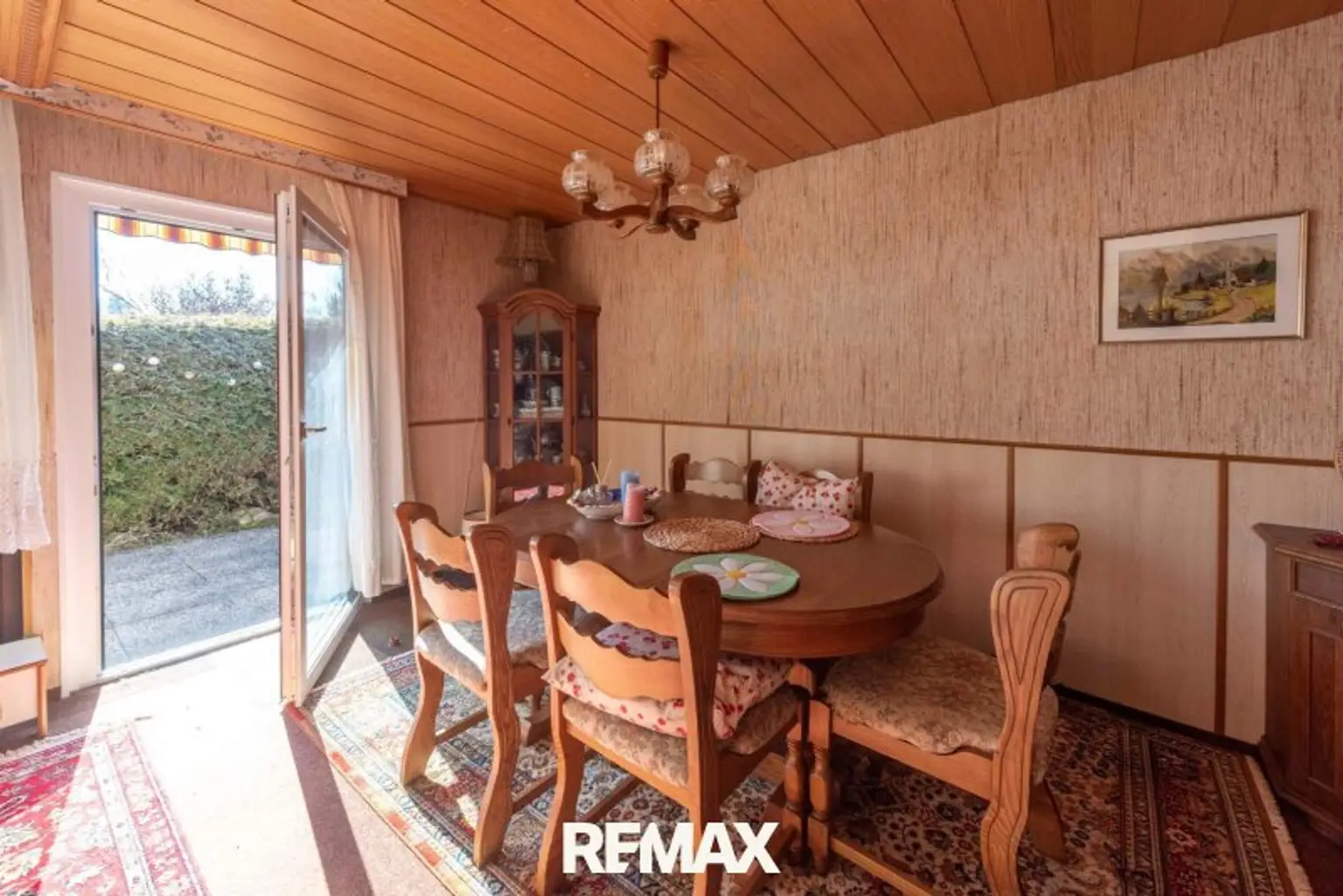 Wohn-/Esszimmer mit Ausgang auf die Terrasse