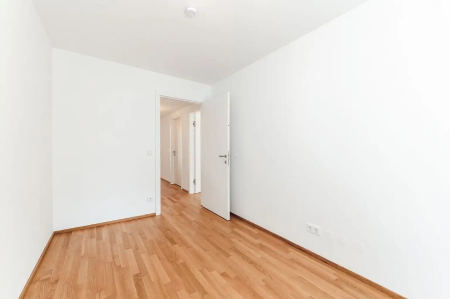 Erstbezug! Großzügige 3-Zimmer-Wohnung mit 2 Terrassen inkl. Stellplatz zu vermieten!