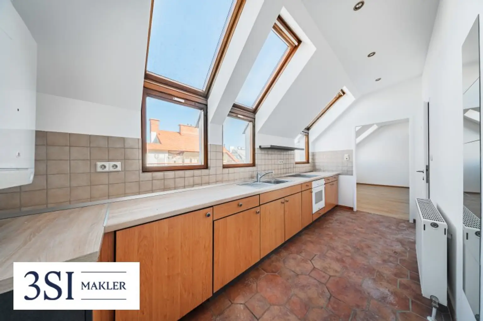 Klausgasse 46: Helle 1,5-Zimmer-Dachgeschoßwohnung mit hofseitiger Terrasse