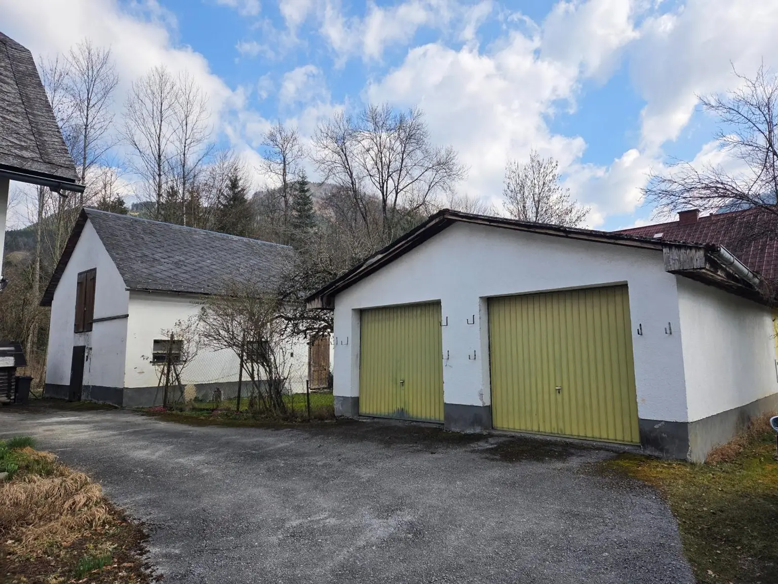 Garage und Nebengebäude