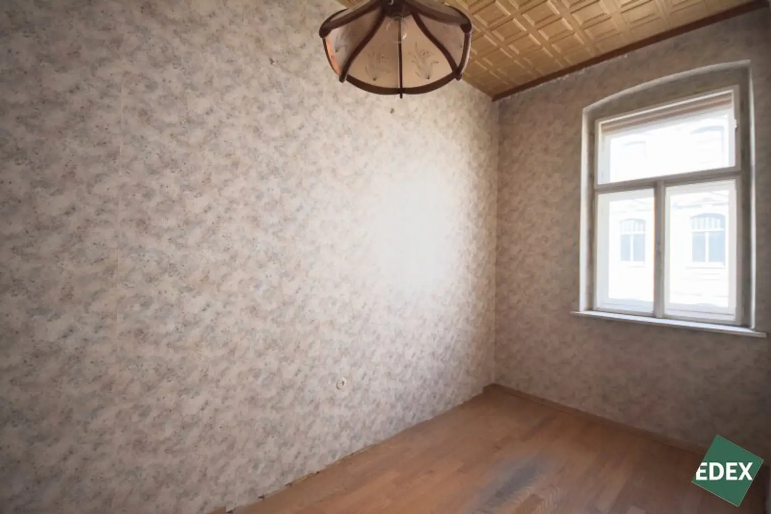 Sanierungsbedürftige 2-Zimmer-Altbau mit Potenzial