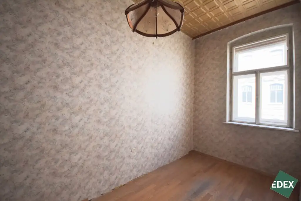 Sanierungsbedürftige 2-Zimmer-Altbau mit Potenzial