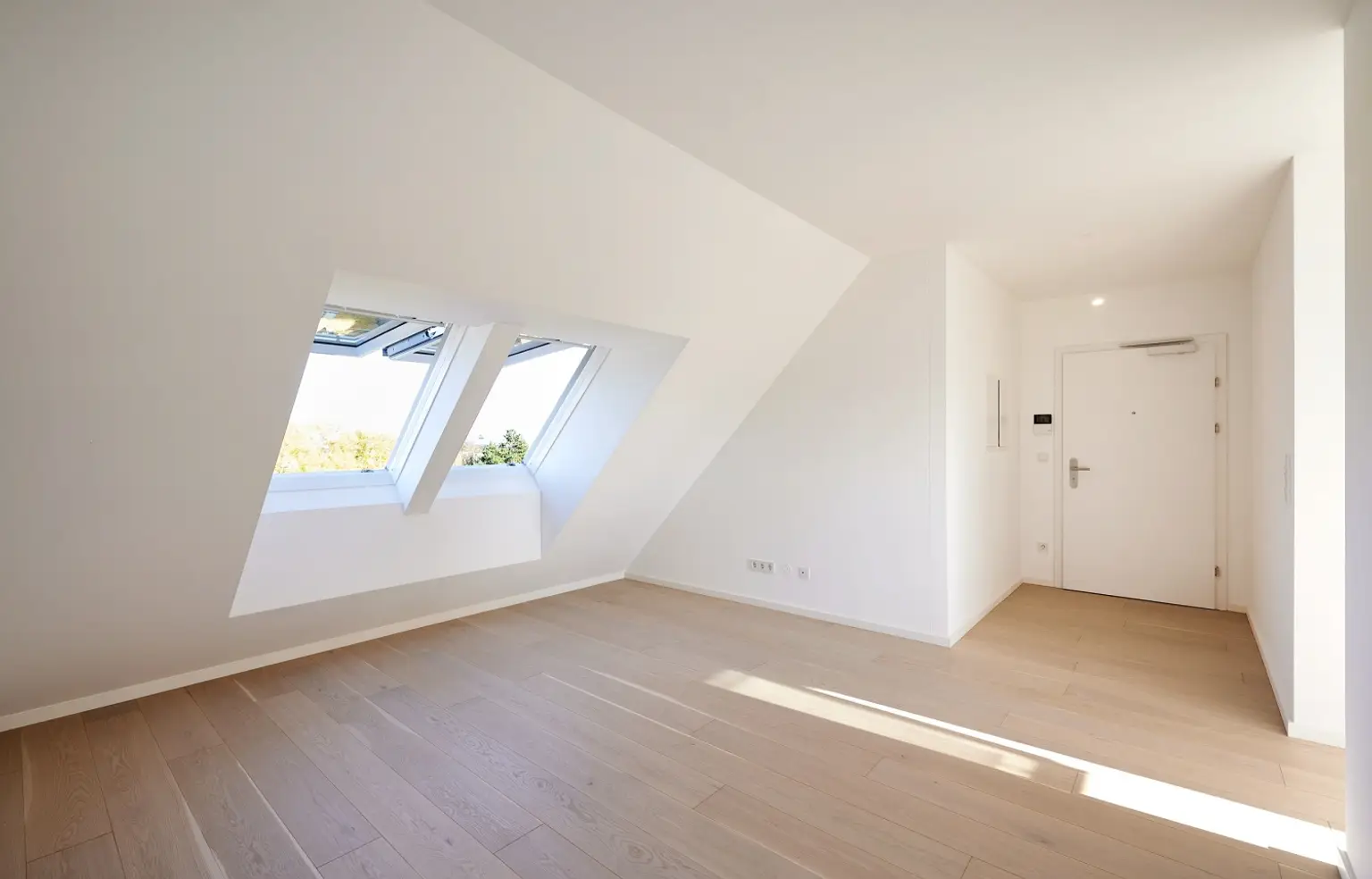 4-Zimmer-Dachgeschosswohnung mit Terrasse in idyllischer Grünlage 
nahe Donau - ERSTBEZUG!