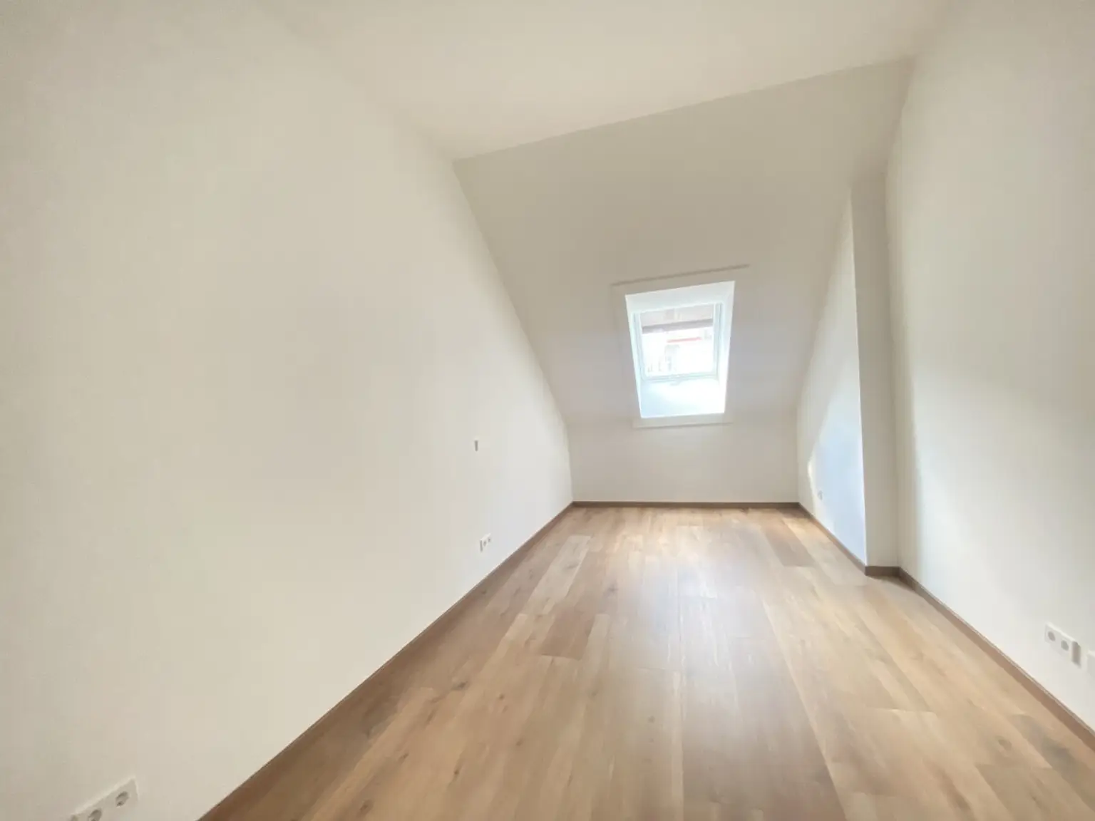 TRAUM - Sonnige 2 Zimmerwohnung mit Dachterrasse - 1 bedroom Apartment with terrace