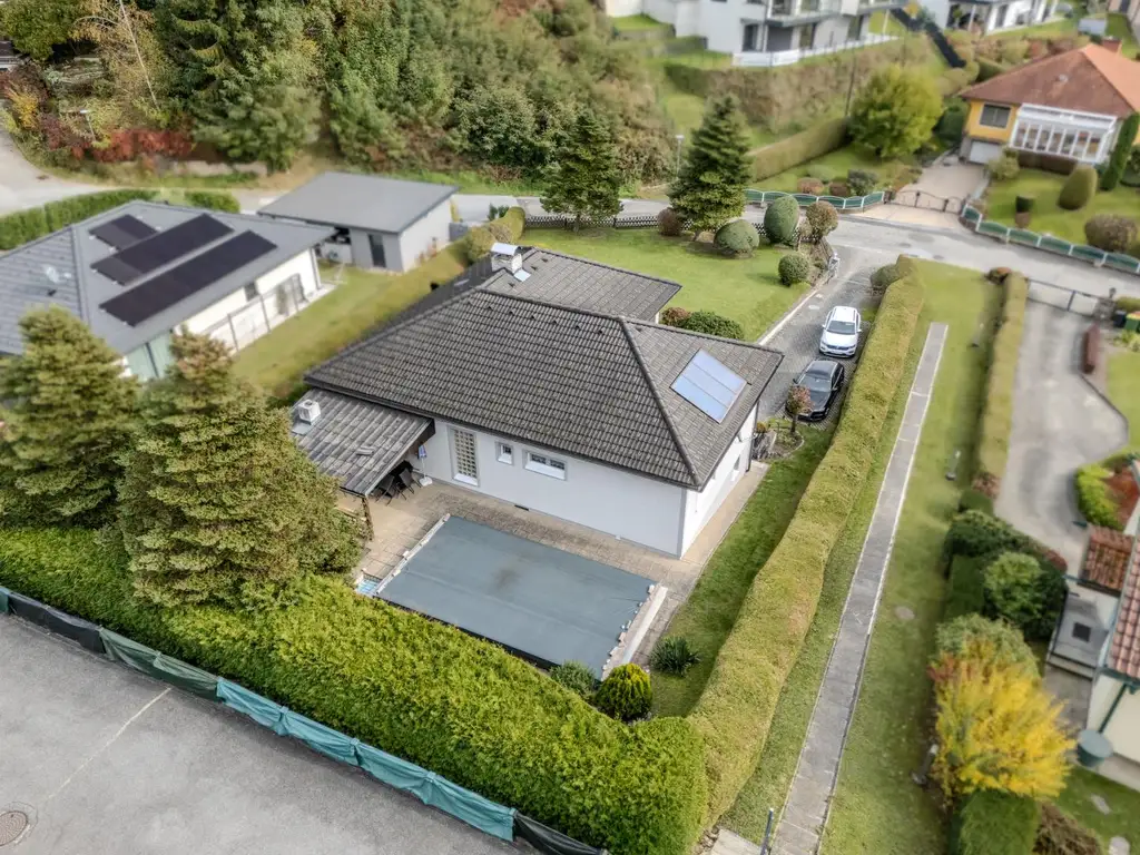 Einzigartiger Bungalow mit Wellnessbereich, Pool und großem Grundstück in ruhiger Wohnlage