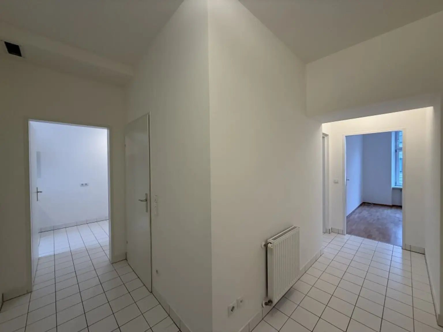 Großzügige 2-Zimmer Altbauwohnung nahe U1 Keplerplatz in ruhiger Lage zu vermieten!