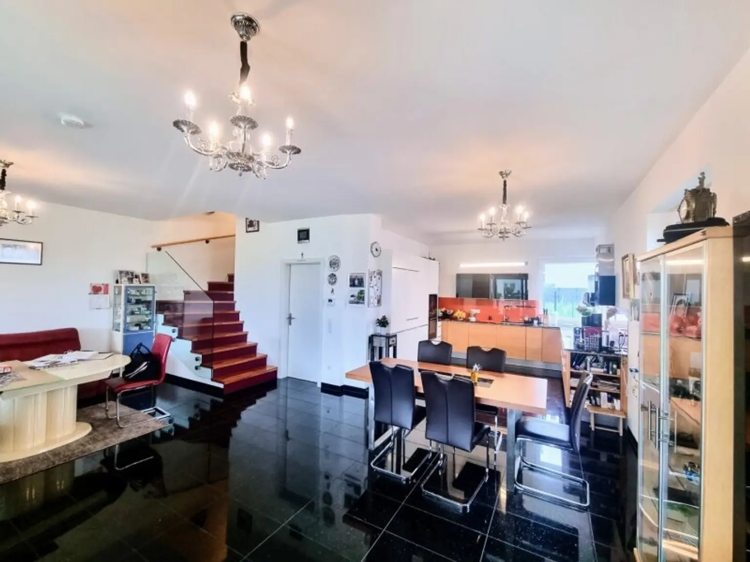 Ruhiges Wohnen vor den Toren Wiens – 6 Zimmer, 2 Bäder, Garten, Wintergarten & zwei Stellplätze