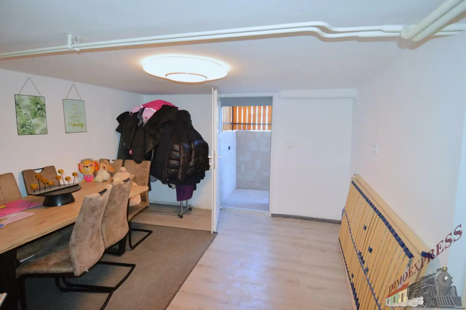 Einfamilienhaus in ruhiger Siedlungslage mit schönem Garten und Solaranlage