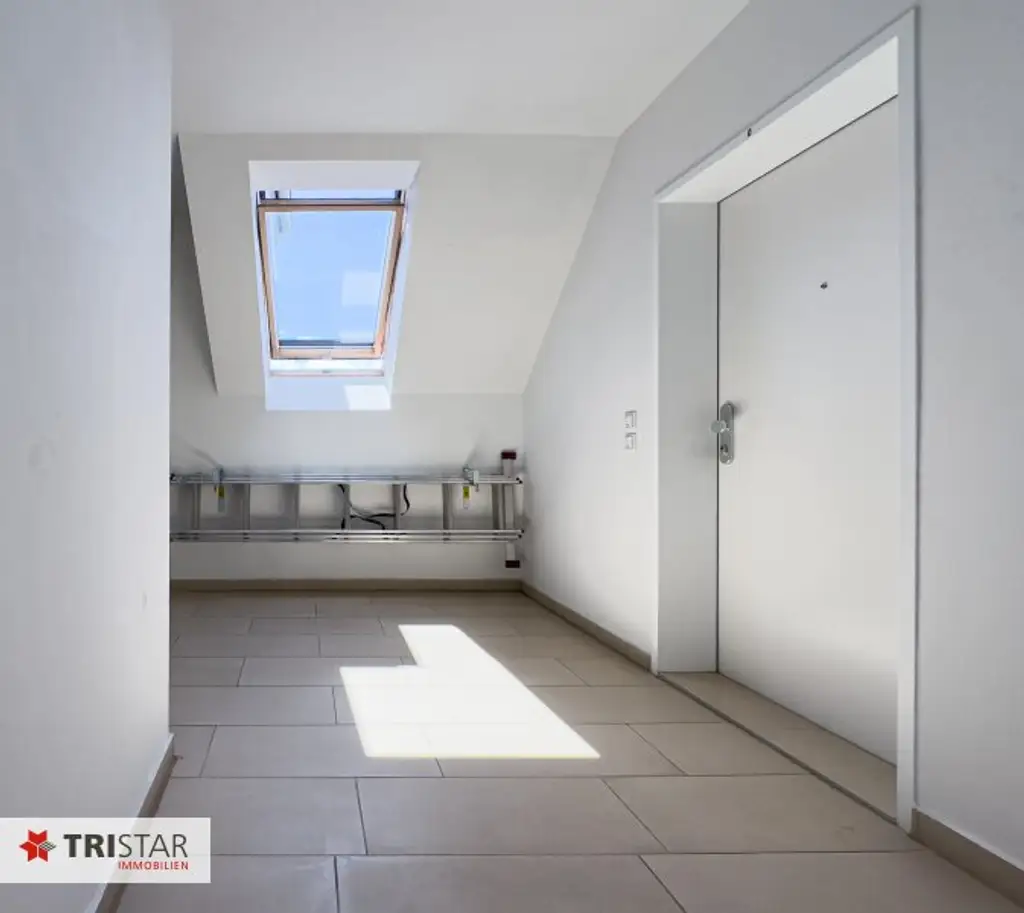 Nähe AKH · Dachgeschosswohnung · zwei Etagen · drei Außenflächen · Küchenanschlüsse auf beiden Ebenen · verführerischer Preis!!
