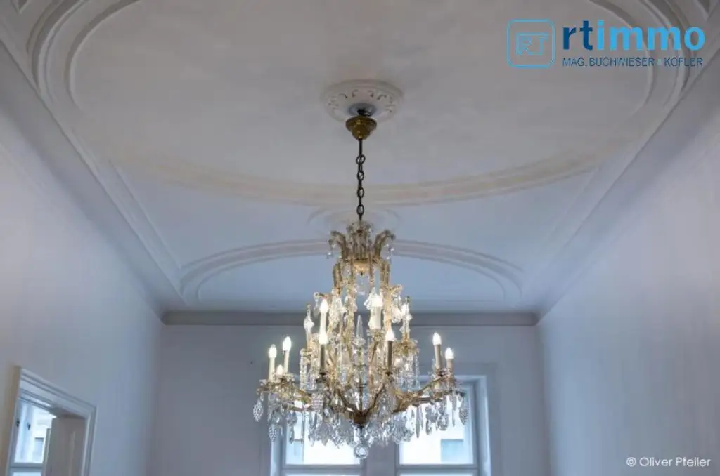 REPRÄSENTATIVE KLASSISCHE BEL ETAGE WOHNUNG IM BOTSCHAFTSVIERTEL