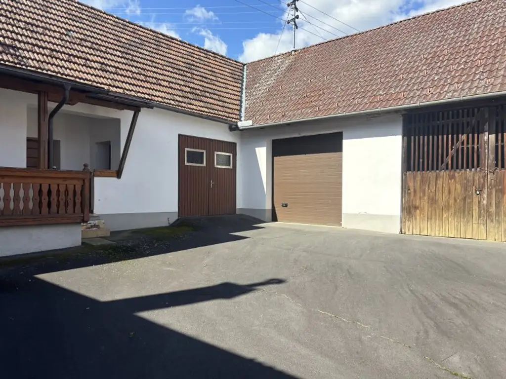 ** CHARMANTES ORIGINAL **  Olbendorf - gepflegter Vierkanthof in Ortslage mit ca. 1470 m2 Eigengrund !!