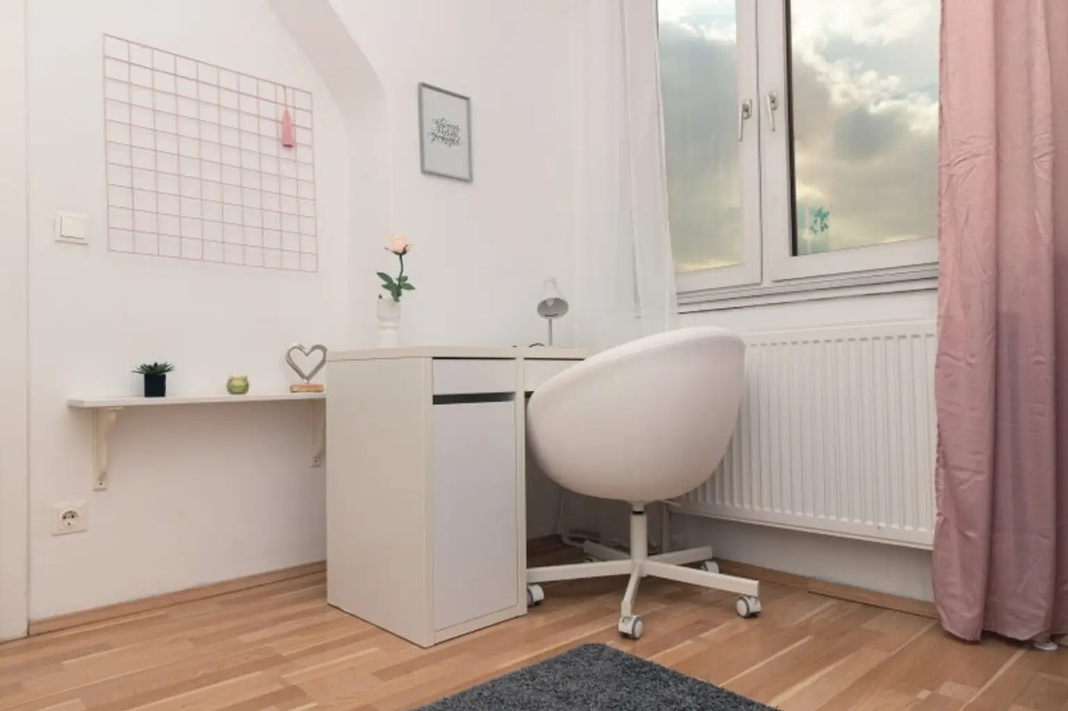 Vollmöblierte Dachgeschoss-3-Zimmer-Wohnung Nähe WU/ WG geeignet