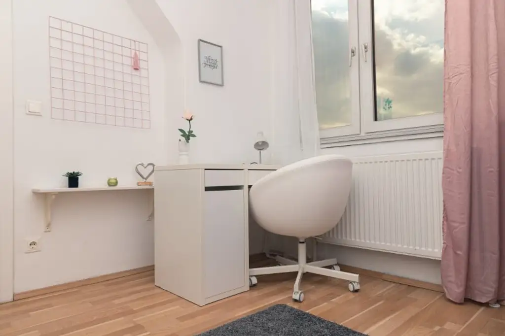 Vollmöblierte Dachgeschoss-3-Zimmer-Wohnung Nähe WU/ WG geeignet